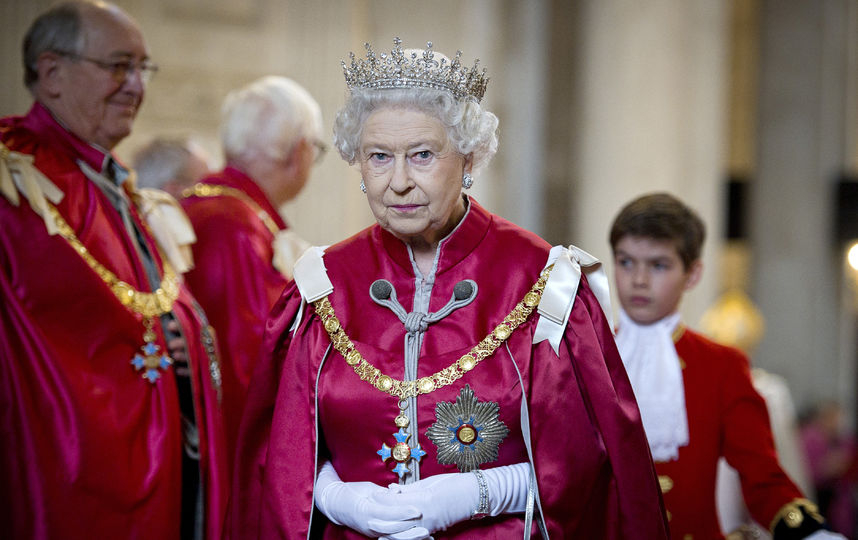 14 dövlətin kraliçası II Elizabet müharibədə də iştirak edibmiş...