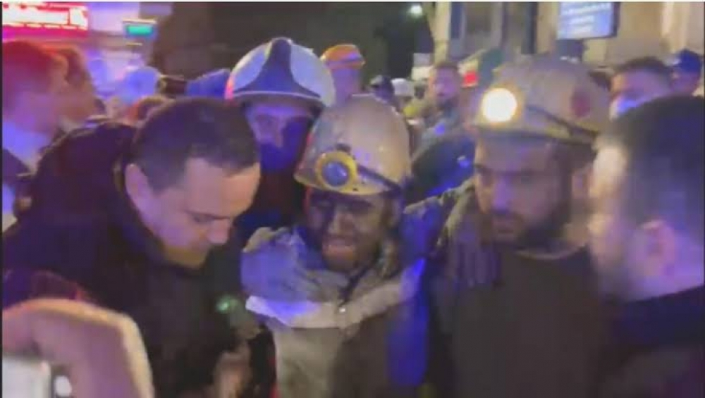 Bartın valisi: Mədəndə baş vermiş partlayış nəticəsində yerin altında 49 işçi qalıb