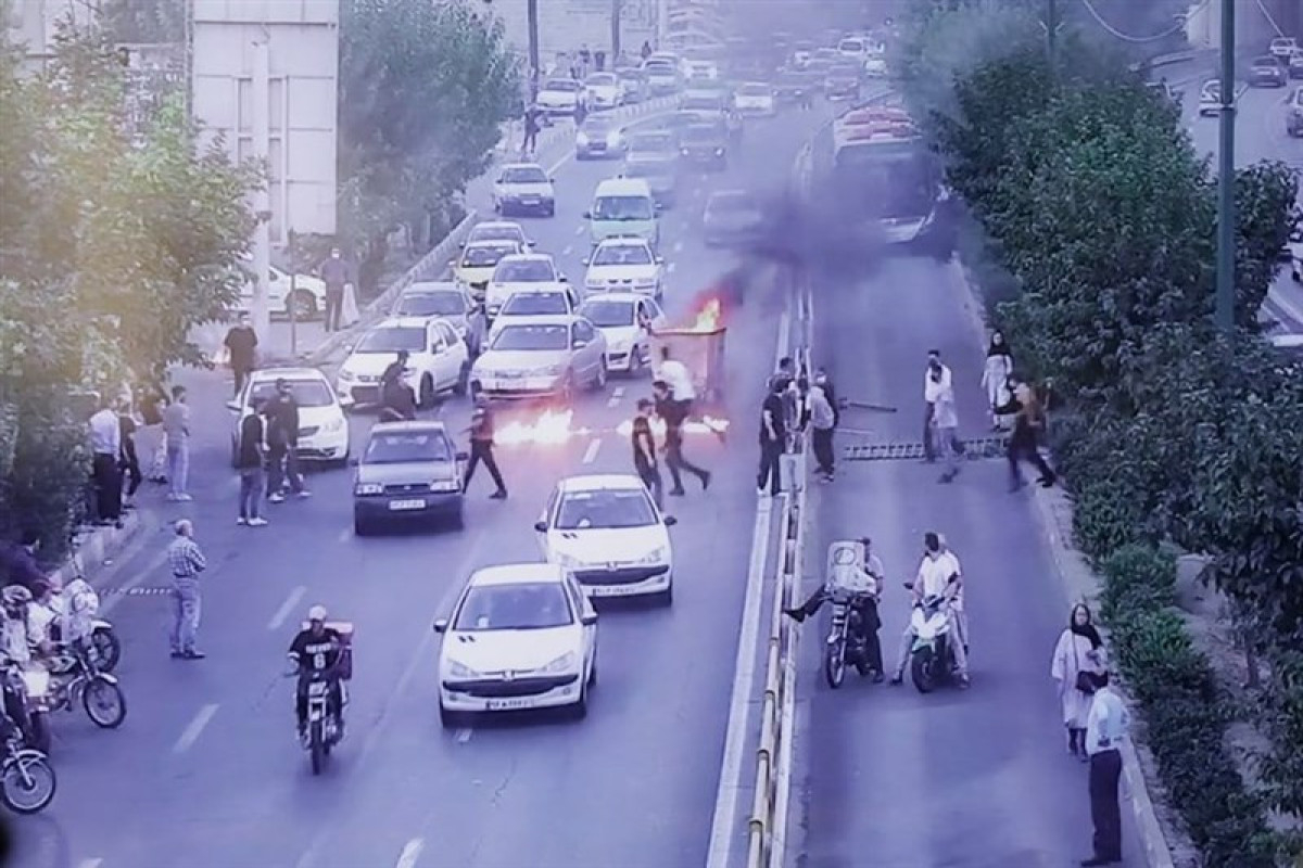 İranda terror aktı törədilib, 5 nəfər ölüb