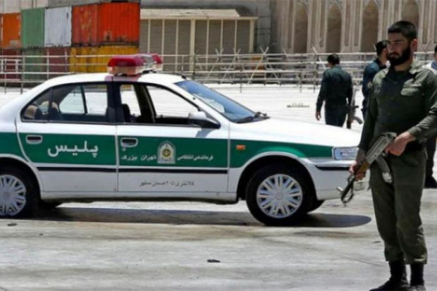 İran polisi Tehranda insanlara atəş açır və zorakılıq edir - VİDEO