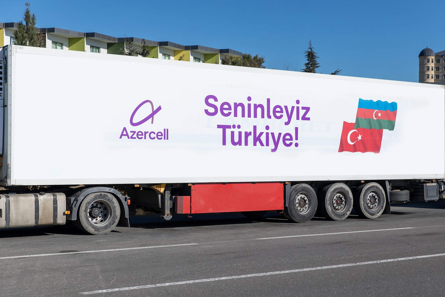Azercell Türkiyəyə radio baza stansiyaları və humanitar yardım göndərir - VİDEO