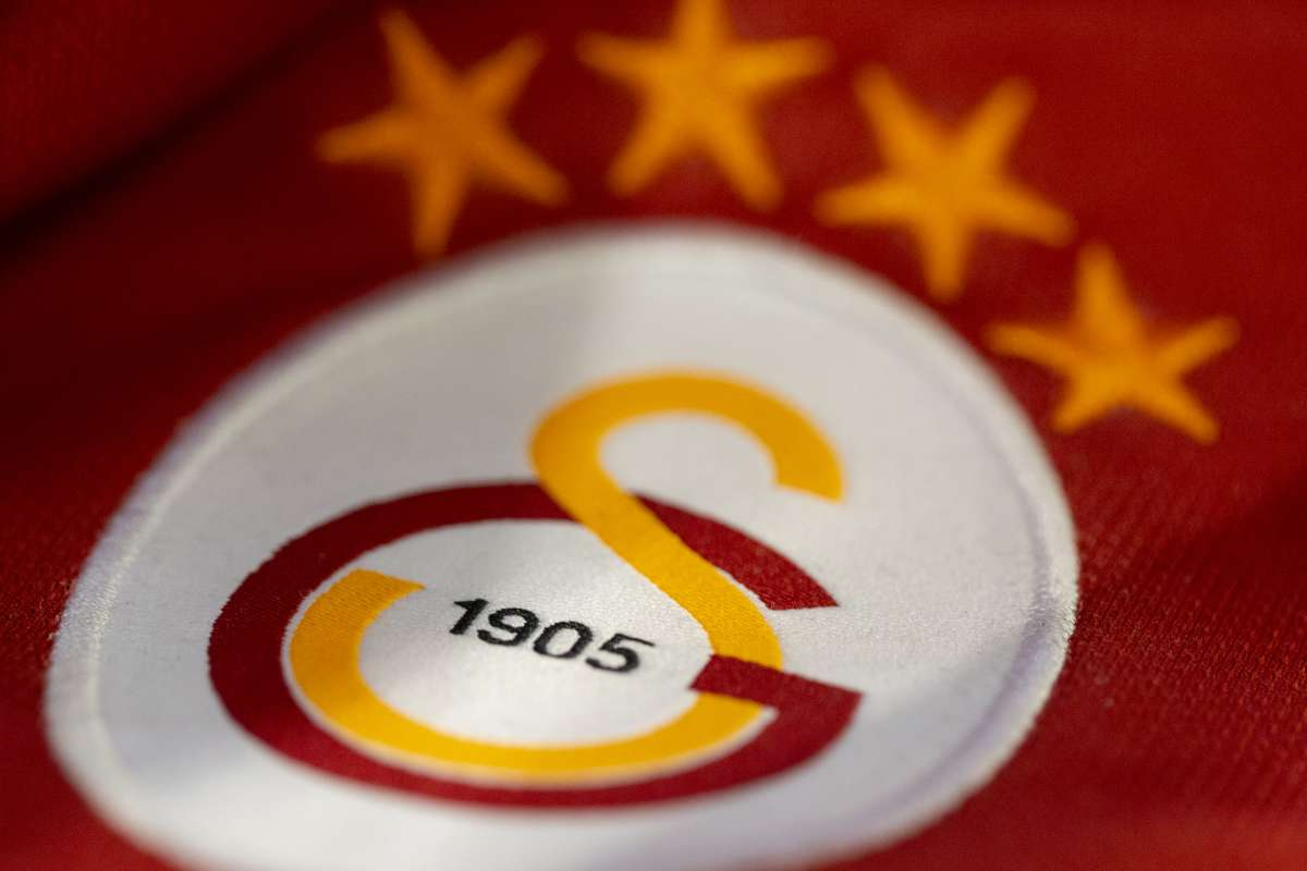 “Galatasaray” daha bir ulduz futbolçuya təklif göndərir - FOTO