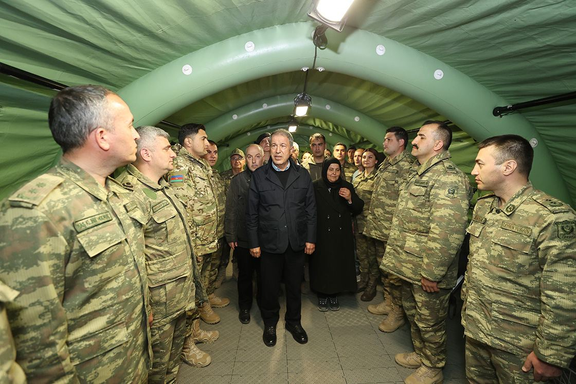 Hulusi Akar Kahramanmaraşda Azərbaycan hərbi həkimlərini ziyarət edib
