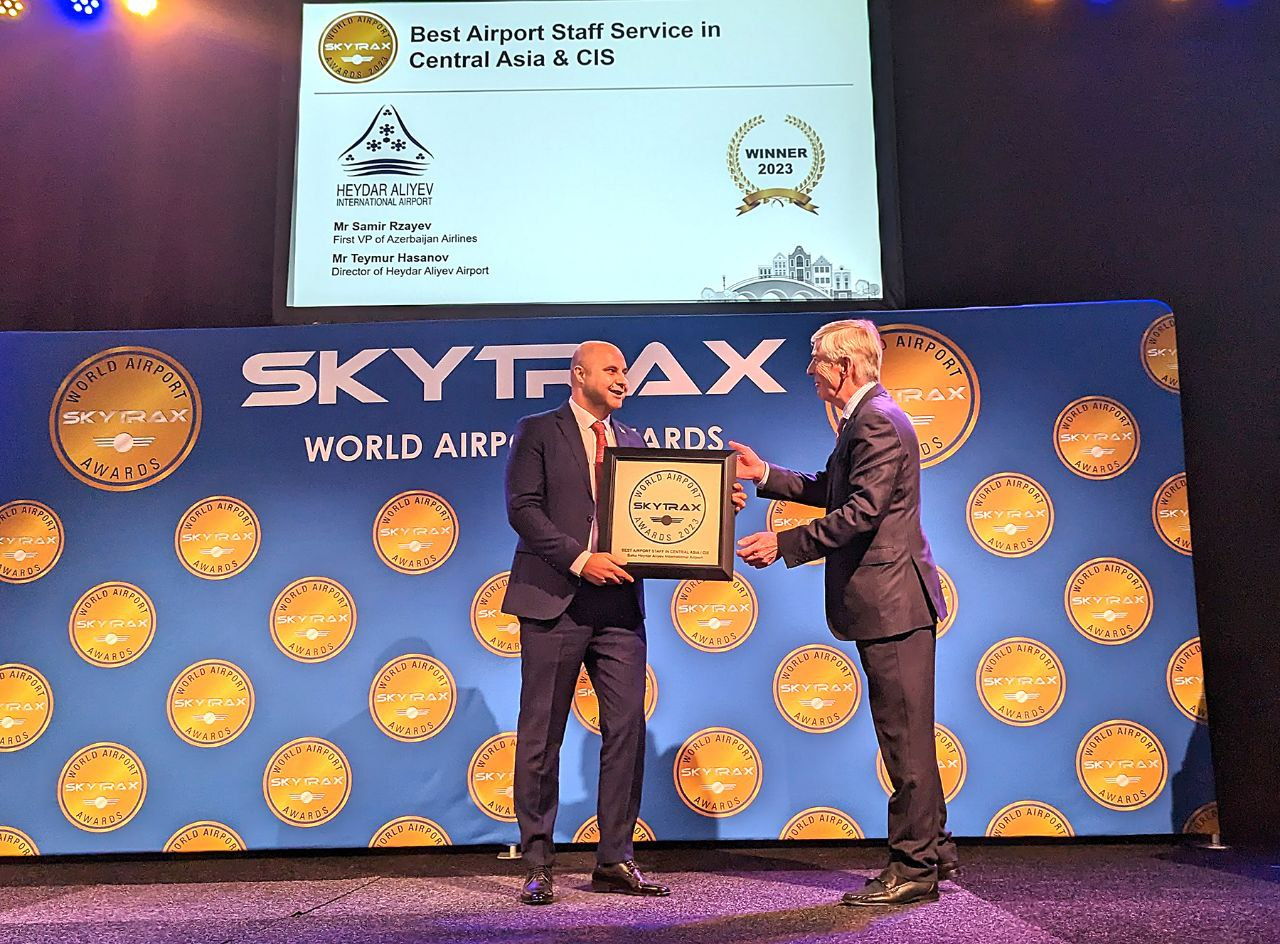 Heydər Əliyev Beynəlxalq Aeroportu növbəti dəfə nüfuzlu “Skytrax” mükafatına layiq görülüb - FOTO