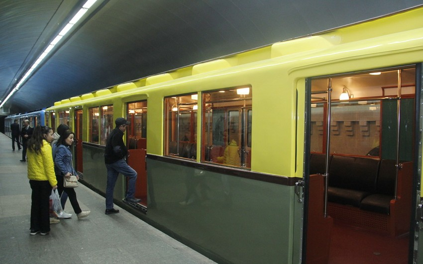 Bakı metrosunda retro vaqonlar nümayiş etdirilir - FOTO