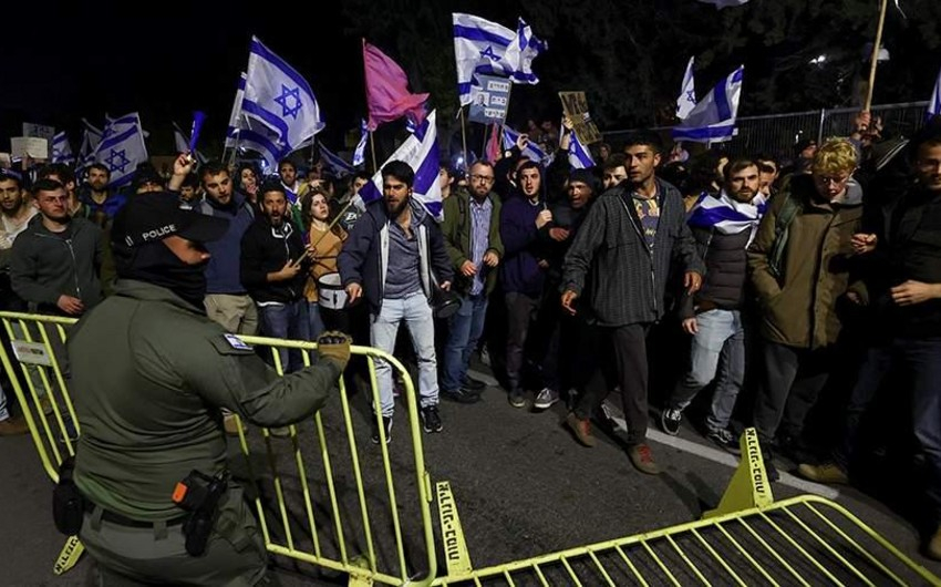 İsraildə müdafiə nazirinin istefasından sonra kütləvi etirazlar başlanıb - VİDEO