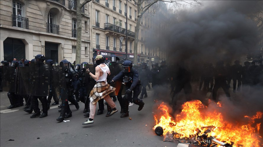 Fransada SON VƏZİYYƏT: Polislə etirazçılar arasında qarşıdurma - FOTO