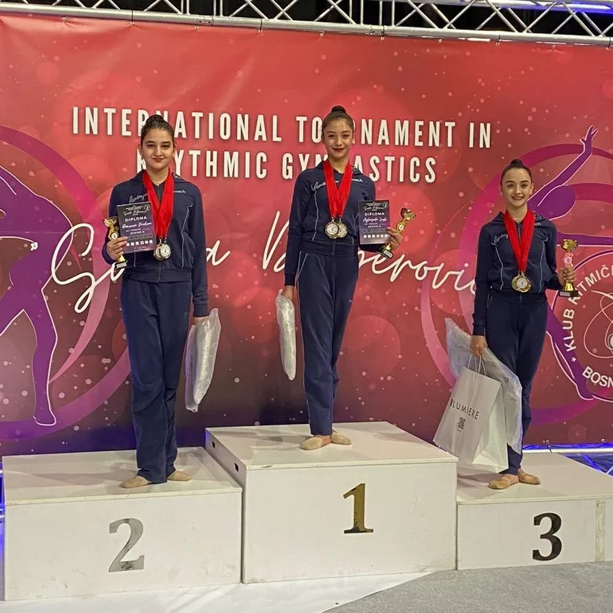 Azərbaycan gimnastları beynəlxalq turnirdə 15 medal qazanıblar - FOTO