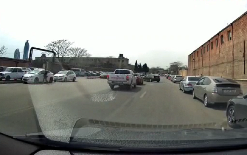 Bakıda “Prius” sürücüsü qəzaya səbəb oldu - VİDEO