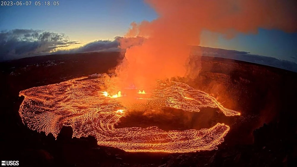 Dünyanın ən aktiv vulkanlarından biri yenidən fəaliyyətə keçdi - FOTO