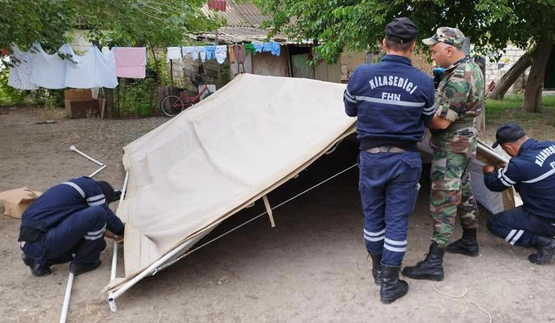 Sel nəticəsində evi yararsız hala düşən şəxsə çadır ev quruldu - FOTO/VİDEO