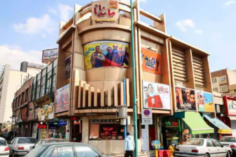 İranda hicaba riayət edilməməsi bəhanəsi ilə məşhur kinoteatr bağlandı - FOTO