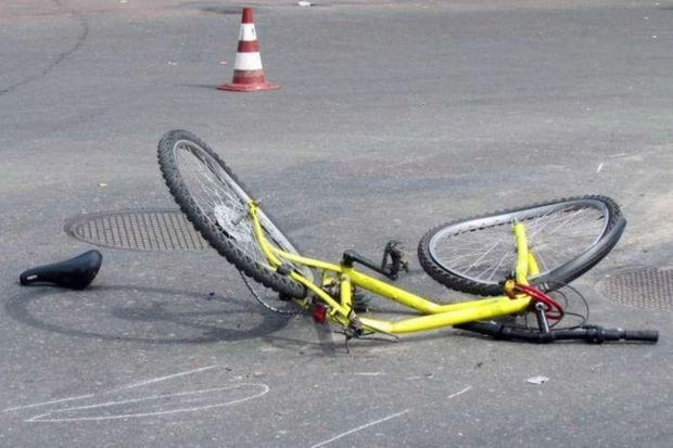 Bərdədə avtomobil velosipedçini vuraraq öldürüb