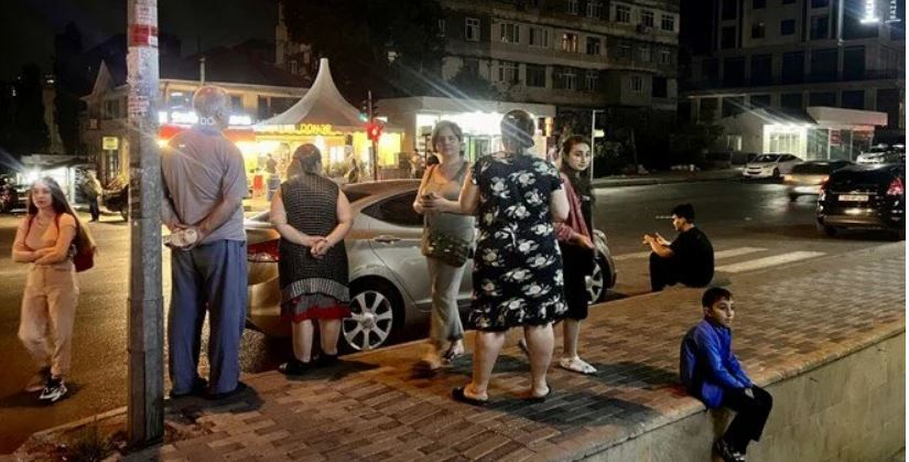 Azərbaycandakı 5,7 bal gücündəki zəlzələ TÜRKİYƏ MƏTBUATINDA - FOTO/VİDEO