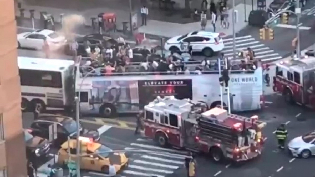 Nyu-Yorkda iki avtobus toqquşdu: Onlarla yaralı var - VİDEO