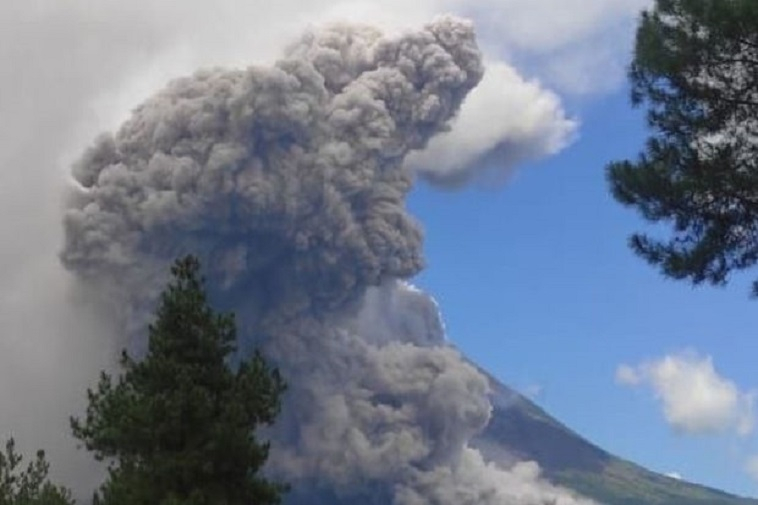 Merapi vulkanı püskürüb