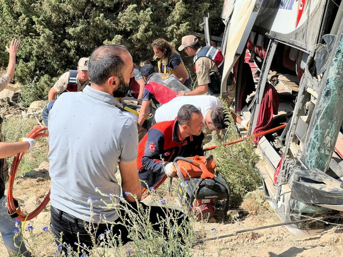 Türkiyədə sərnişin avtobusu 50 metr hündürlükdən aşdı: 7 ölü, 22 yaralı - YENİLƏNİB - VİDEO