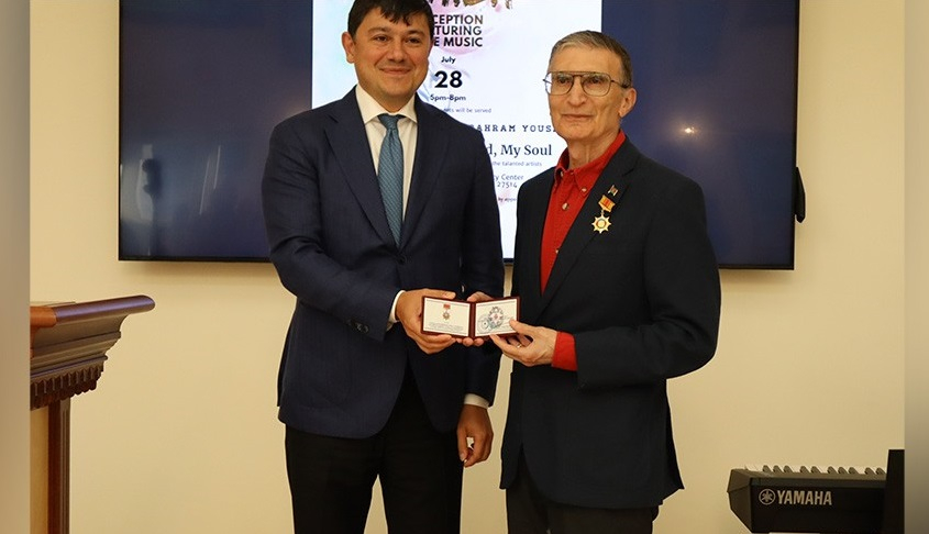 Aziz Sancara "Diaspor fəaliyyətində xidmətə görə" medalı təqdim edilib - FOTO