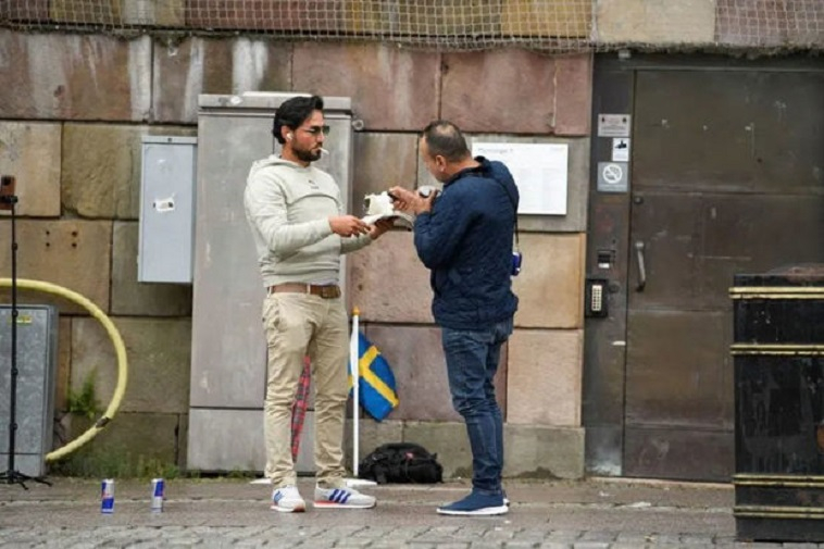 Stokholmda parlamentin yaxınlığında “Quran” yandırılıb - VİDEO