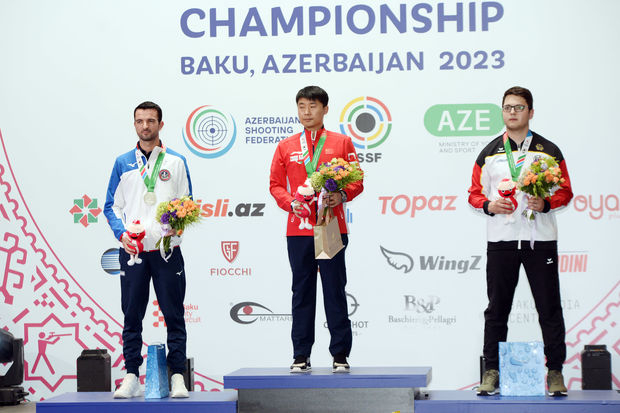 Çinli atlet Bakıda dünya rekordunu yenilədi - FOTO