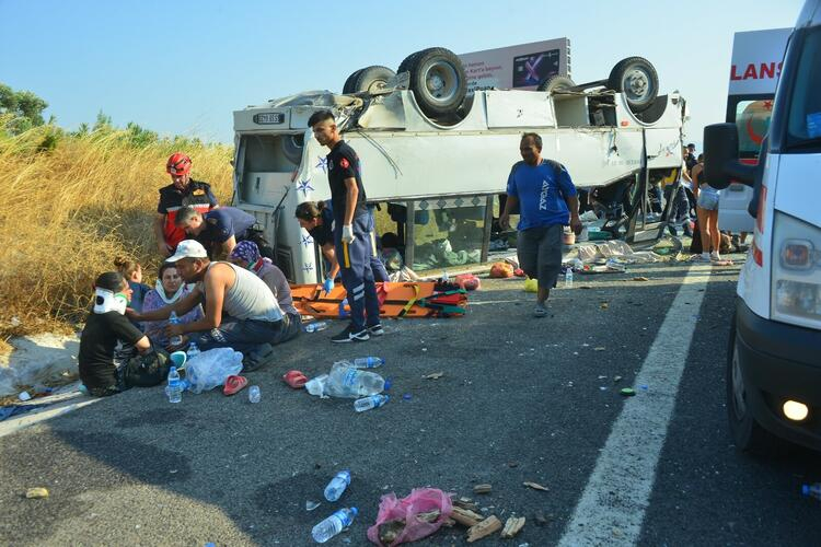 Türkiyədə işçiləri daşıyan mikroavtobus aşdı, 30 nəfər... - FOTO