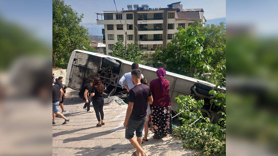 Türkiyədə tur avtobusu aşıb - FOTO