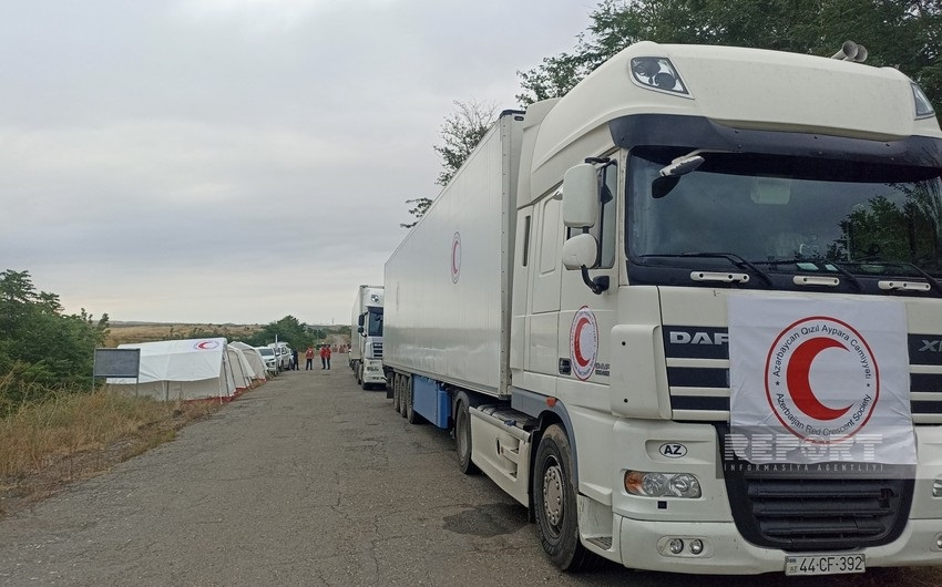 Bakıdan erməniəsilli şəxslərə 40 ton humanitar yardım aparan karvan Ağdam-Xankəndi yolunda gözləyir - FOTO
