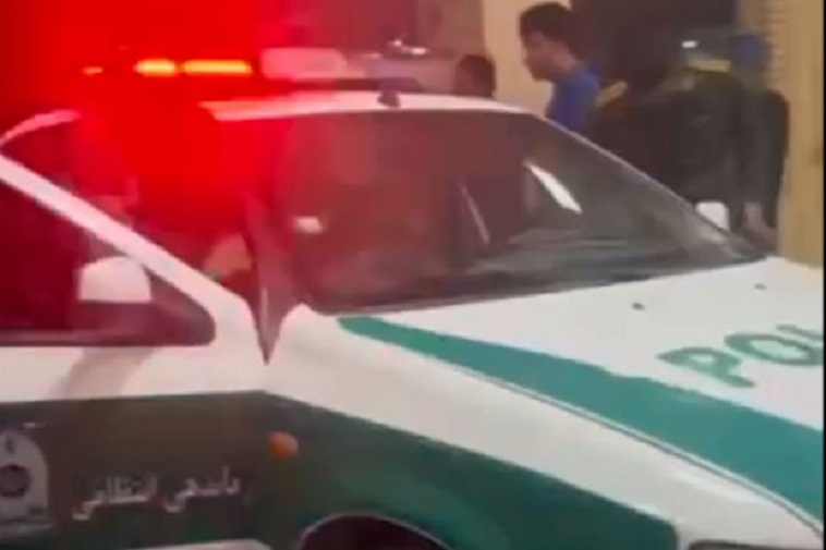 İranda polis patruluna silahlı hücum olub - VİDEO