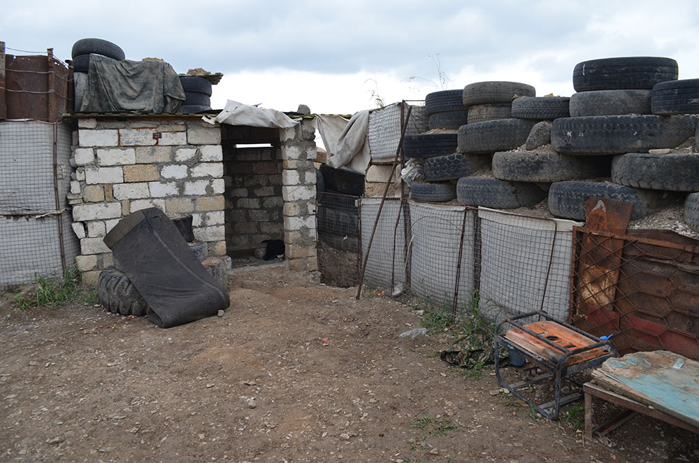 Xocavənd rayonunun Qarakənd yaşayış məntəqəsi yaxınlığında tərk edilmiş döyüş mövqeyi - FOTO/VİDEO