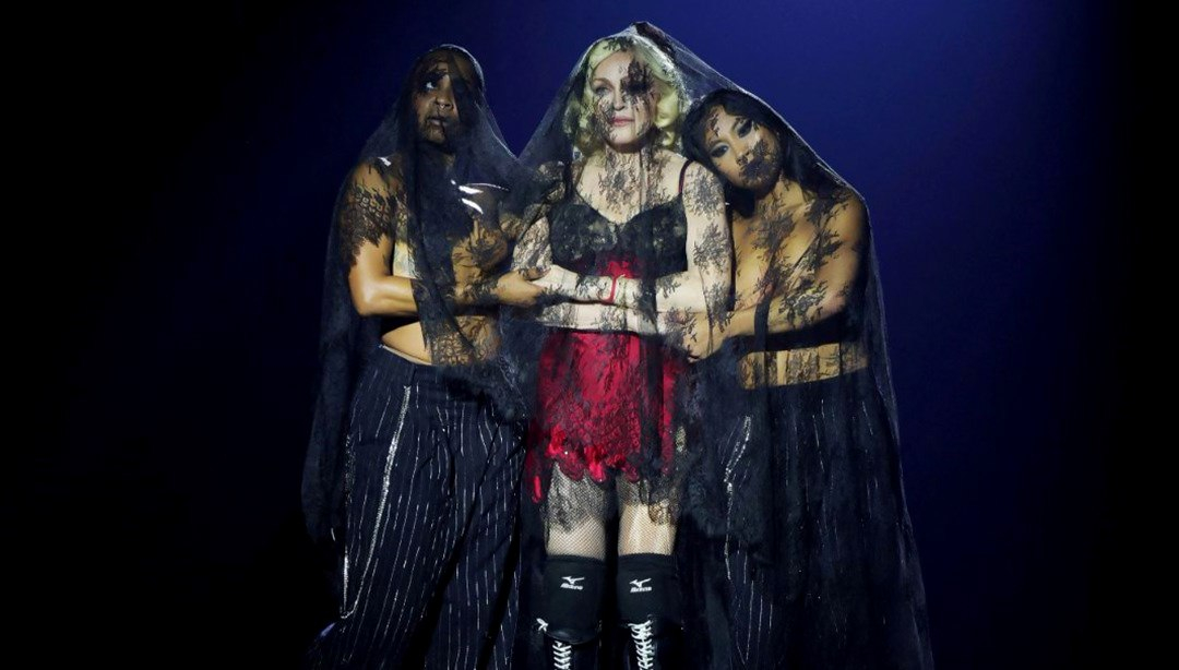 Madonna konsertinin ikinci günündə 300 MİN CƏRİMƏLƏNDİ - FOTO