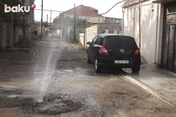 Sabunçuda küçədə borular fontan vurdu: Kimdir müqəssir? - VİDEO