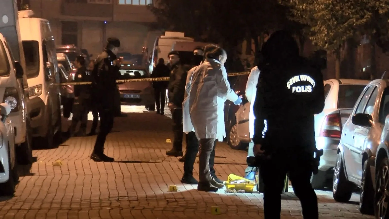 İstanbulda silahlı insident: Ölən və yaralananlar var