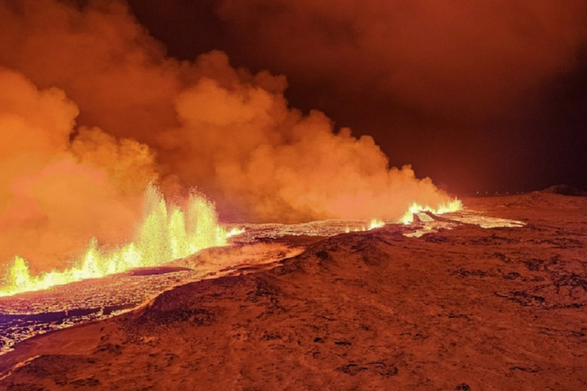 İslandiyada nəhəng vulkanın püskürmə ANI - FOTO/VİDEO