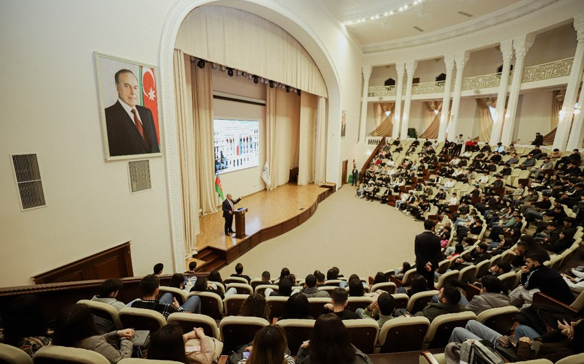 Prezident seçkilərində ilk dəfə səs verəcək gənclər üçün seminarlar davam edir - FOTO