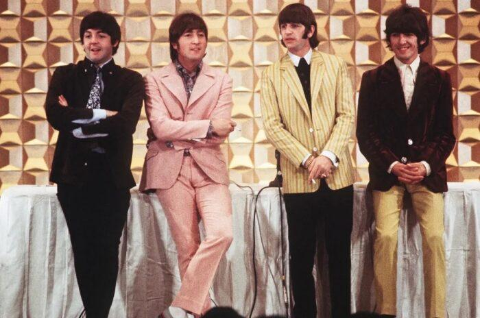 "The Beatles"ın çəkdiyi bu əsər 1,74 milyon dollara satıldı - FOTO