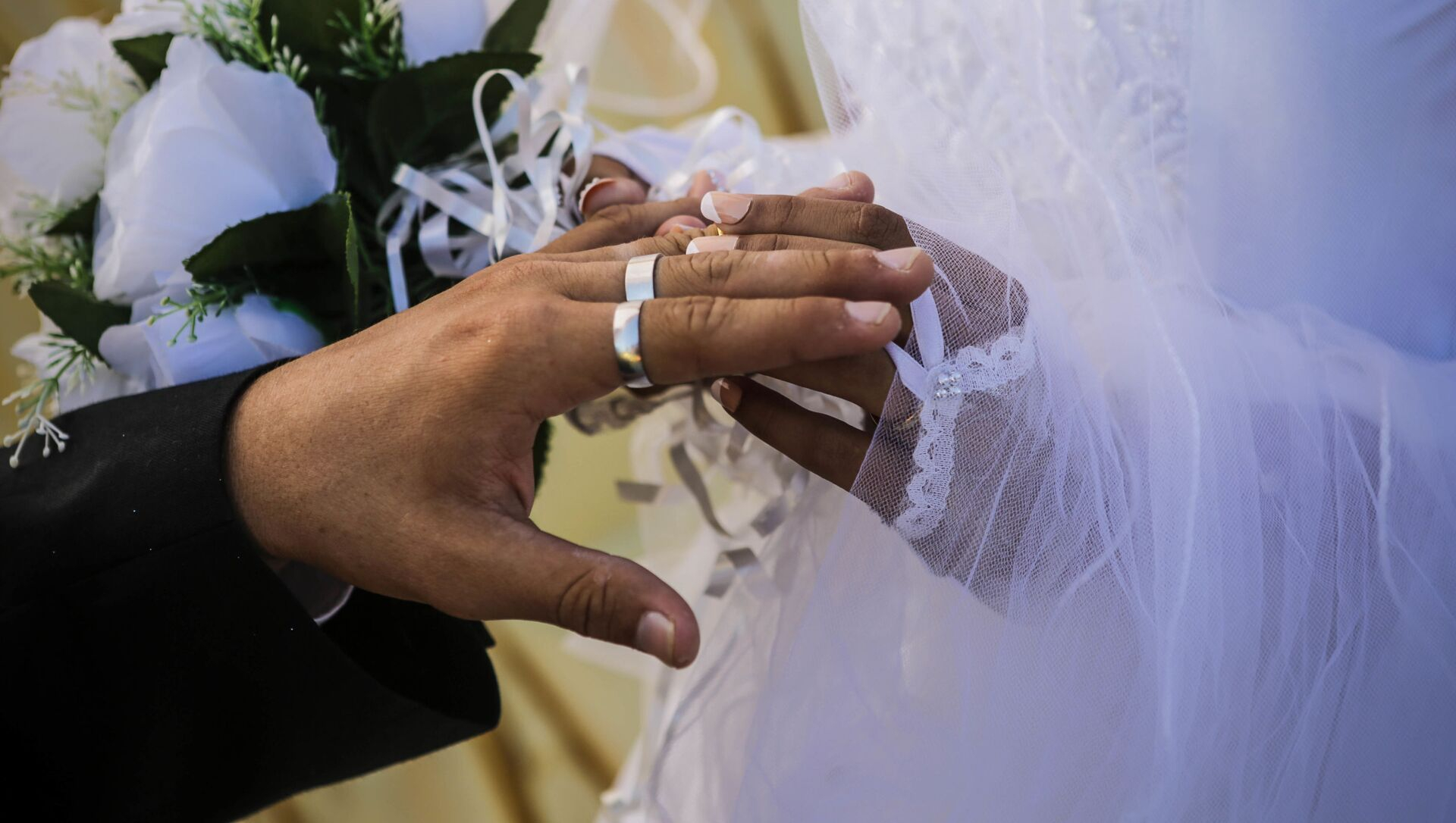 İcra başçısı tanınmış aparıcı ilə evlənir - FOTO