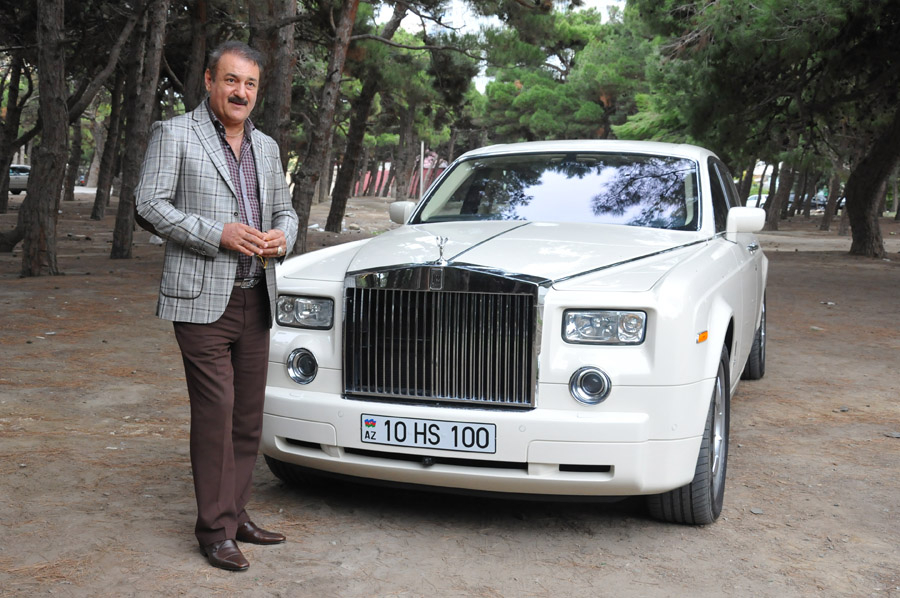 “Rolls-Royce”u olan müğənni GİLEYLƏNDİ: “Fəhlədən çox zülm çəkirik” - VİDEO