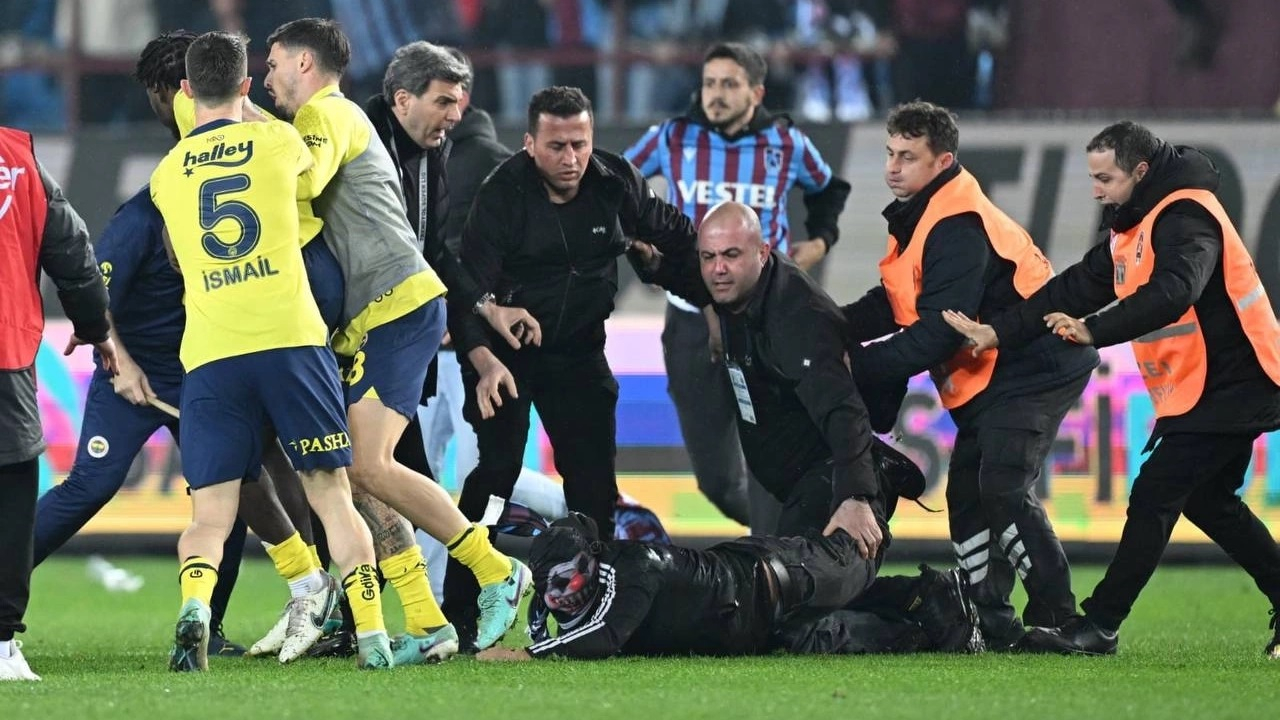 Türkiyə polisi “Trabzonspor” - “Fənərbaxça” matçı ilə bağlı araşdırmalara başladı - VİDEO