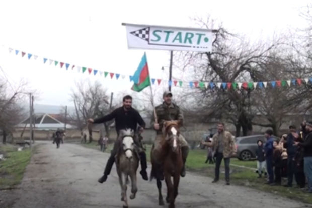 Qaxlıların bayram adətləri: Novruzda keçirilən at yarışı - VİDEO