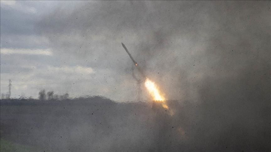 Rusiya ordusunun Ukrayna SQ-nin eşelonuna endirdiyi raket zərbəsinin görüntüləri yayılıb - VİDEO