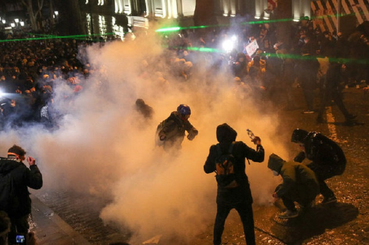 Tbilisidə iğtişaşlar: Polislə etirazçılar arasında toqquşmalar baş verib