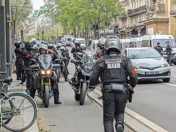 Fransada 1 May hadisələri: Polis etirazçılara müdaxilə etdi - FOTO