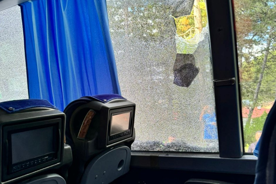 Türkiyə klubunun avtobusuna hücum: Futbolçu xəsarət aldı - FOTO