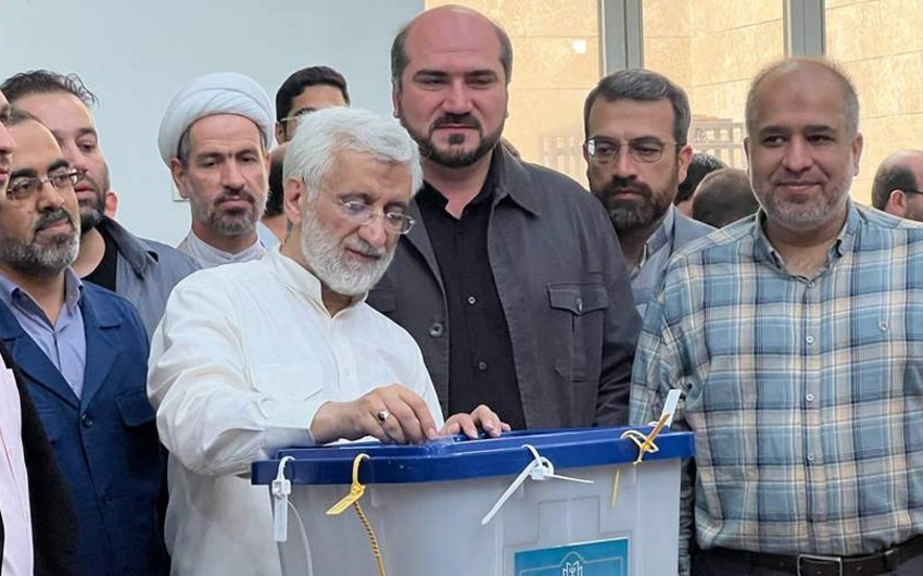 İran mühafizəkarları prezident seçkilərinin ikinci turunda Cəlilini dəstəkləyib